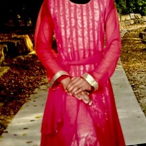 Little girls Indian dress like new. Come with scarfs and little pants.